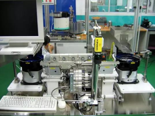 選擇工業(yè)機(jī)器人視覺系統(tǒng)必須遵守的基本原則-機(jī)器視覺_視覺檢測設(shè)備_3D視覺_缺陷檢測