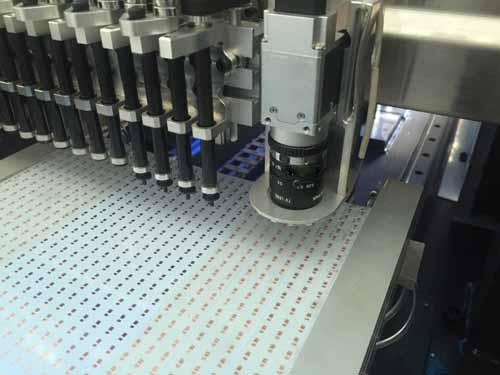 視覺定位系統(tǒng)，LED貼片焊盤定位-機(jī)器視覺_視覺檢測設(shè)備_3D視覺_缺陷檢測