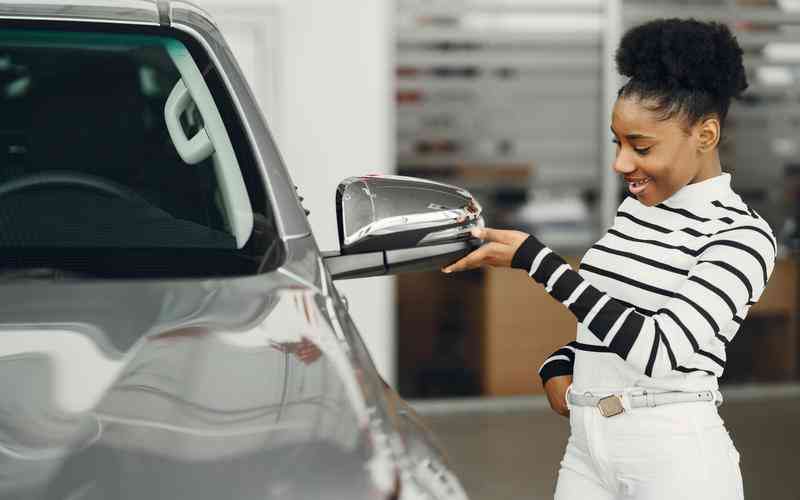 復(fù)雜背景瑕疵檢測中的模型訓(xùn)練策略有哪些