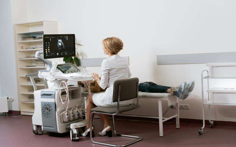 如何通過(guò)機(jī)器視覺(jué)實(shí)現(xiàn)藥品質(zhì)量的實(shí)時(shí)監(jiān)控