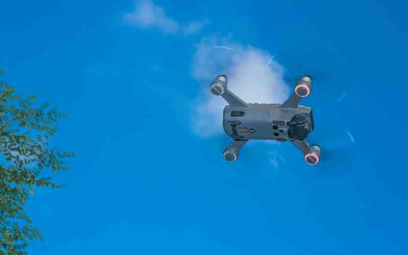 瑕疵檢測技術(shù)如何應對復雜和多變的生產(chǎn)環(huán)境